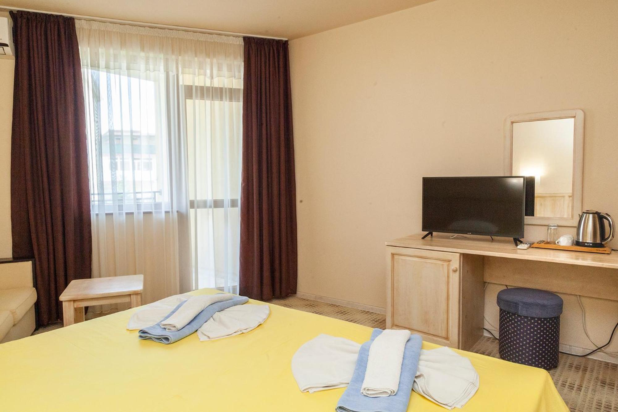 Ravda Bay Guest House エクステリア 写真