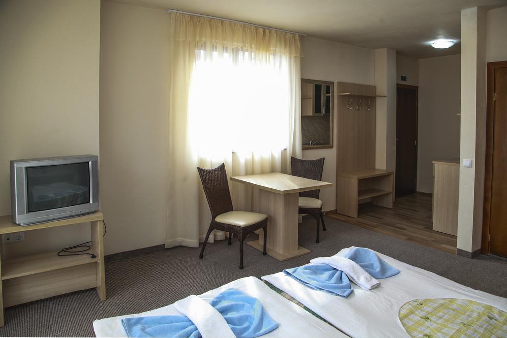 Ravda Bay Guest House エクステリア 写真