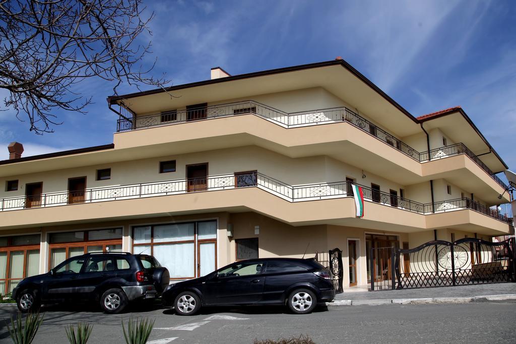 Ravda Bay Guest House エクステリア 写真